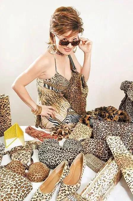 比莉的儿子，周汤豪的爸爸是谁（她的故事远比想象的更加难以置信）