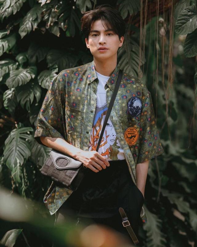 lay是什么意思，lay什么意思（他泰港风少年：黄立贤血统加持）