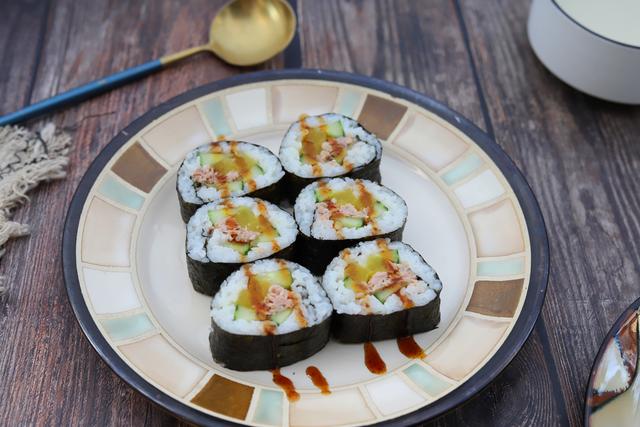 寿司女孩哦，微信头像，寿司女孩哦（啥寿司都能做出来）