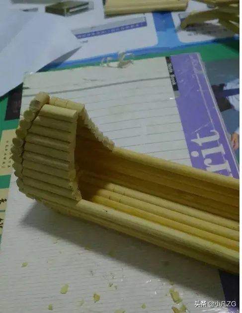 纸龙舟的制作方法，如何折一种简单的纸龙舟（一个手工龙舟轻松满足所有要求1）