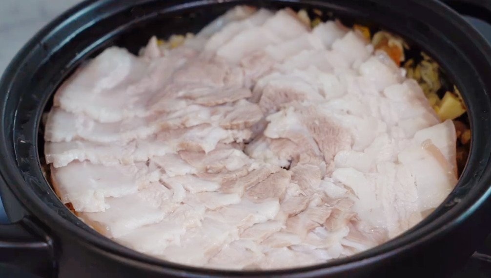 圖片[6]-【五花肉酸菜砂鍋煲】做法步驟圖 大人小孩都愛吃 湯汁都不剩-起舞食譜網