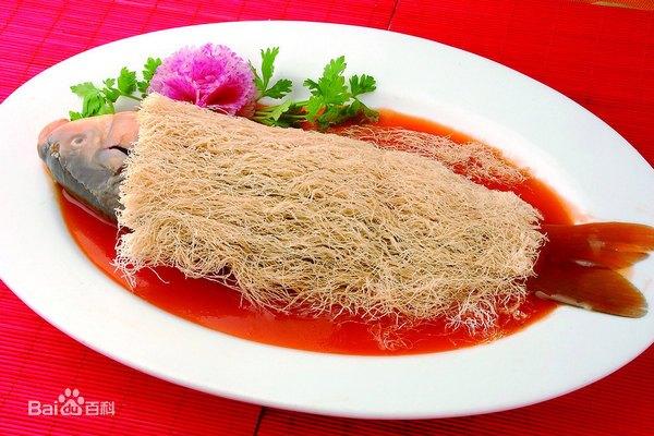 鲤鱼焙面怎么做，鲤鱼焙面怎么做好吃（浅谈豫菜十大名菜之“鲤鱼焙面”）