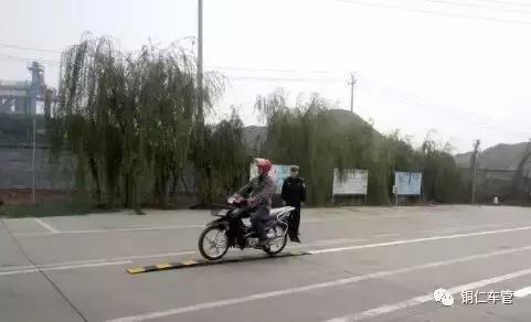  摩托车驾照考什么，摩托车驾照考试四科都考哪些内容（我想申请摩托车驾驶证怎么考试） 