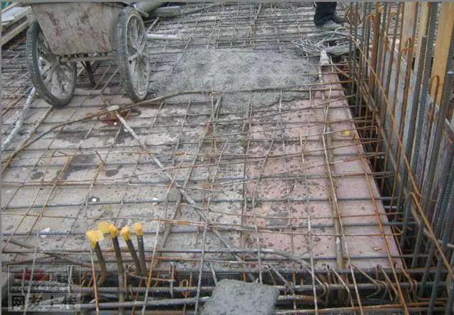 钢筋锚固长度规范表格，钢筋锚固长度规定（现浇板钢筋的6个分类和详细计算方法）