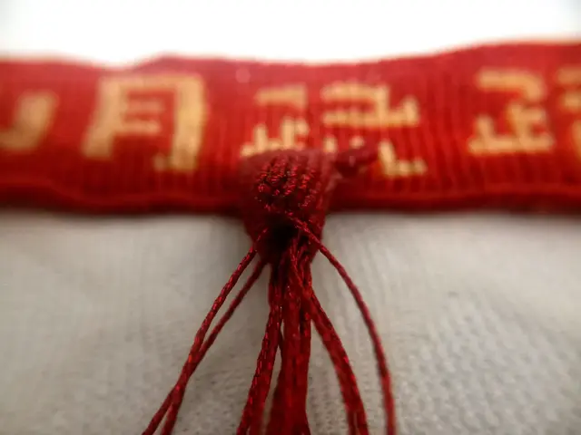 手工粽子怎么做简单又漂亮，手工五彩粽子制作方法（精致小巧的4角粽子）