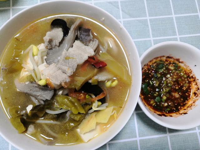 特色川菜重庆酸菜荤豆花的做法，特色川菜重庆酸菜荤豆花的做法大全（四川街头的平民美食荤豆花）