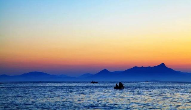 想念一个人太久 是会重逢的.，想念一个人心里很难受怎么办（对方会有心灵感应图片）