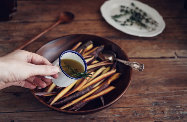 紫萝卜皮的功效与作用及禁忌，紫皮胡萝卜的功效与作用及禁忌（五月这菜要多吃）