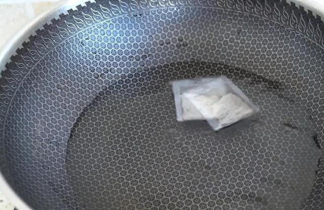 变蛋的做法，适合10岁儿童亲手做的甜品（想吃皮蛋自己在家做）