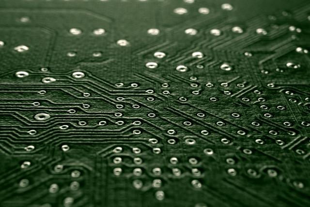 pcb过孔是什么，pcb通孔和过孔（关于PCB设计中的过孔）