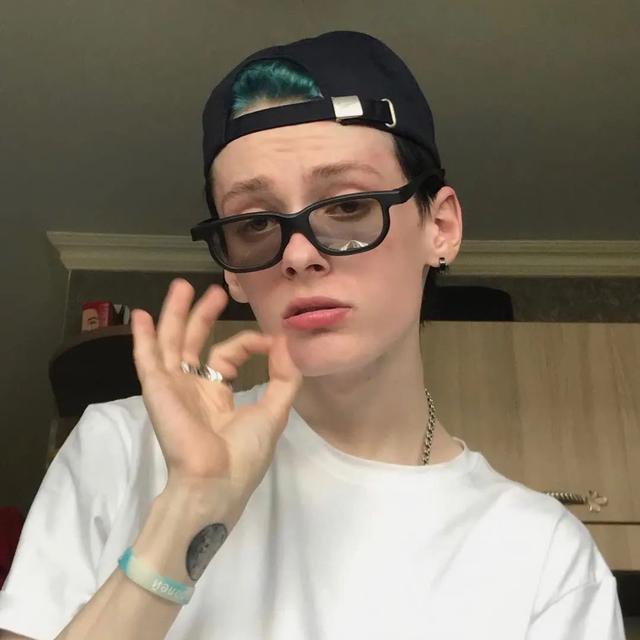 男头。忘掉种过的花，微信头像，男头。忘掉种过的花，重新开始。（“其实我不太懂喜欢）