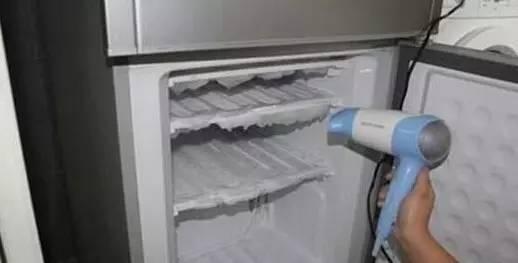 冰箱结冰怎么办，冰箱冷冻室结冰怎么办（冰箱结冰厚的要命）