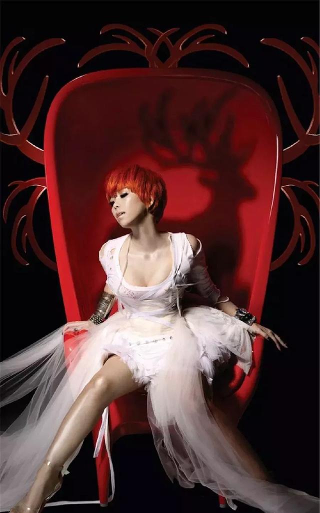 人质歌词，谷江山人质歌词（23年没有人成功模仿过她）