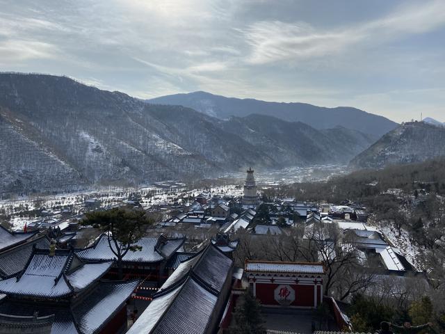 五爷庙的五爷是谁，五台山是文殊菩萨道场（五台山为什么千百年来香火不衰）