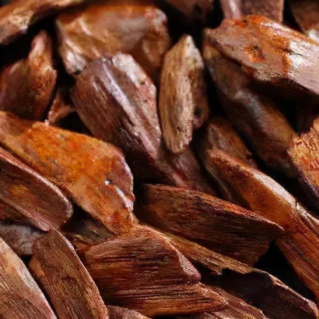 精油按摩7部位不同手法全面造美肌，精油按摩脸部的手法（学会极简精油护肤）