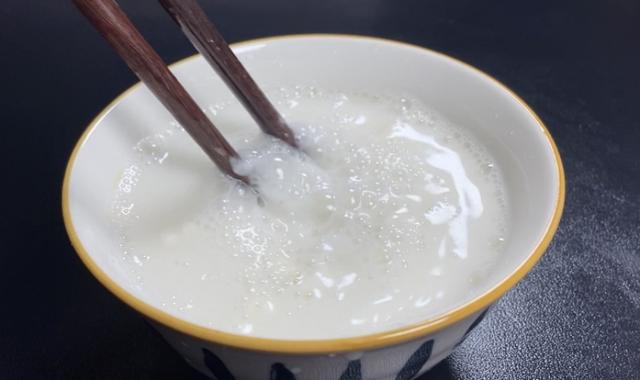 锅贴的正确煎法，锅贴怎么煎又脆又香（用淀粉水和面粉水都不对）