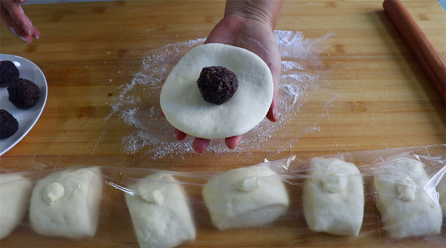 豆沙包简单做法,豆沙包的做法花样大全(传统豆沙包家常做法)