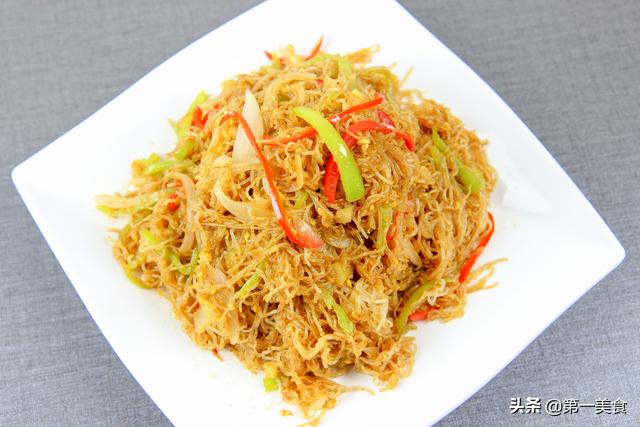 炒粉丝的家常做法，粉丝怎么炒好吃又简单（厨师长教你家常炒米粉做法）