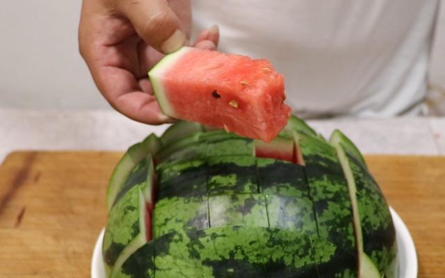 西瓜的花样切法20种，花样切西瓜的方法（最喜欢这3种切法）