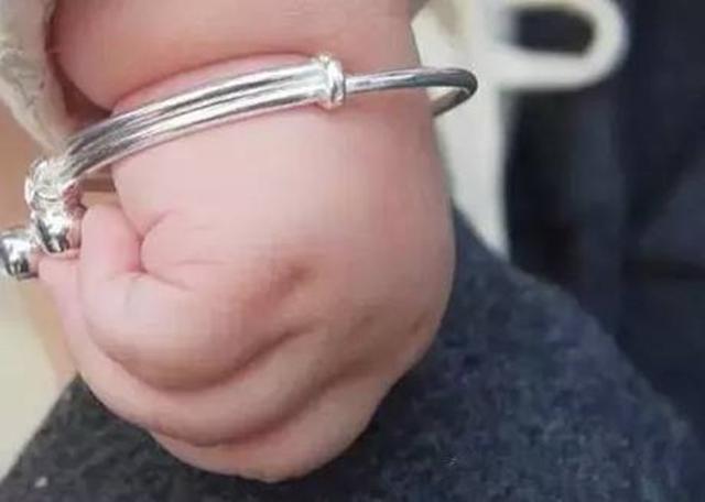 银手镯的寓意，女儿入园“丢了”银手镯