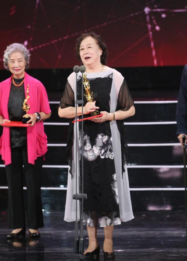 石维坚的演艺经历是什么，演员石维坚年龄（她曾是达式常第一位银幕情侣）