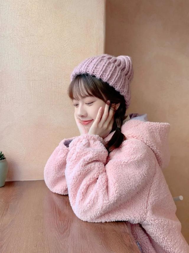 矮个子服装搭配图片，矮个子女生成熟穿搭（小个子照着穿美爆整个冬天）