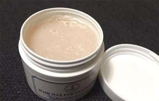 发胶和定型水有区别么，啫喱水和发胶的区别（卸完头发都是胶怎么办）