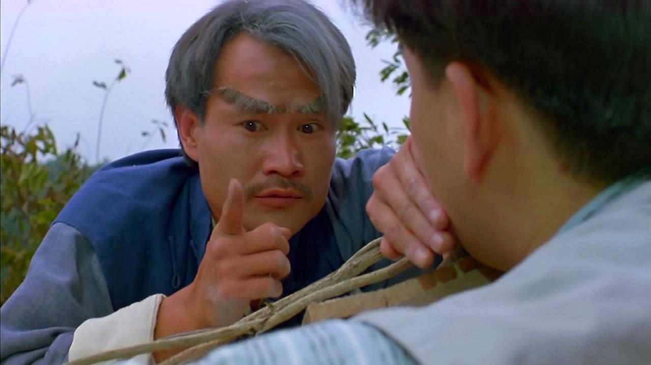 一眉道人(林正英饰)修为高强,擅长茅山道术,和徒弟阿豪(钱小豪饰)住在