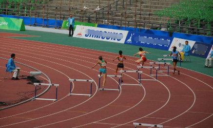 跨栏的栏杆有多高，初中跨栏的栏杆有多高（学习跨栏步完整技术）