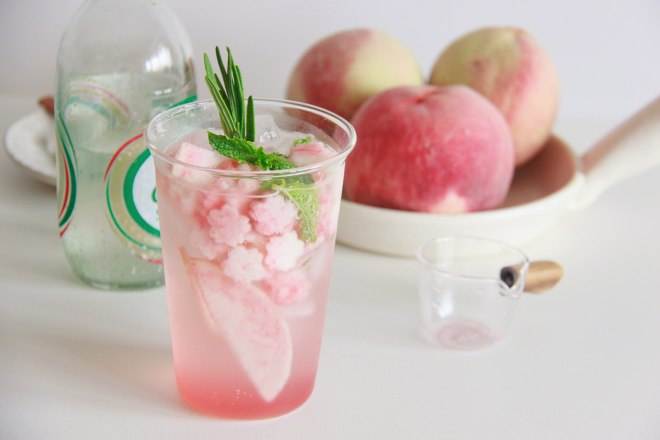 【桃子气泡水】做法步骤图  带你领略夏日最后一抹清凉-起舞食谱网