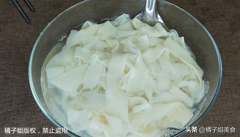 圖片[5]-【涼面】做法步驟圖 面條筋道爽滑又開(kāi)胃 學(xué)會(huì)就能開(kāi)店-起舞食譜網(wǎng)