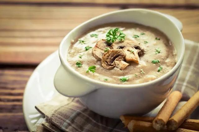 法式奶油蘑菇湯，法式奶油蘑菇湯在家就能輕松搞定（教你做法式浪漫的奶油蘑菇湯）