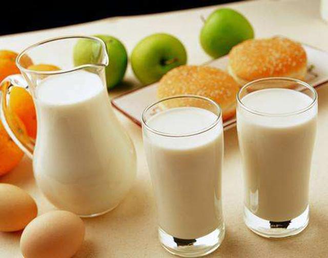 骆驼奶比牛奶好吗，骆驼奶比牛羊奶好吗（骆驼奶真的比牛奶、羊奶的营养价值更高吗）