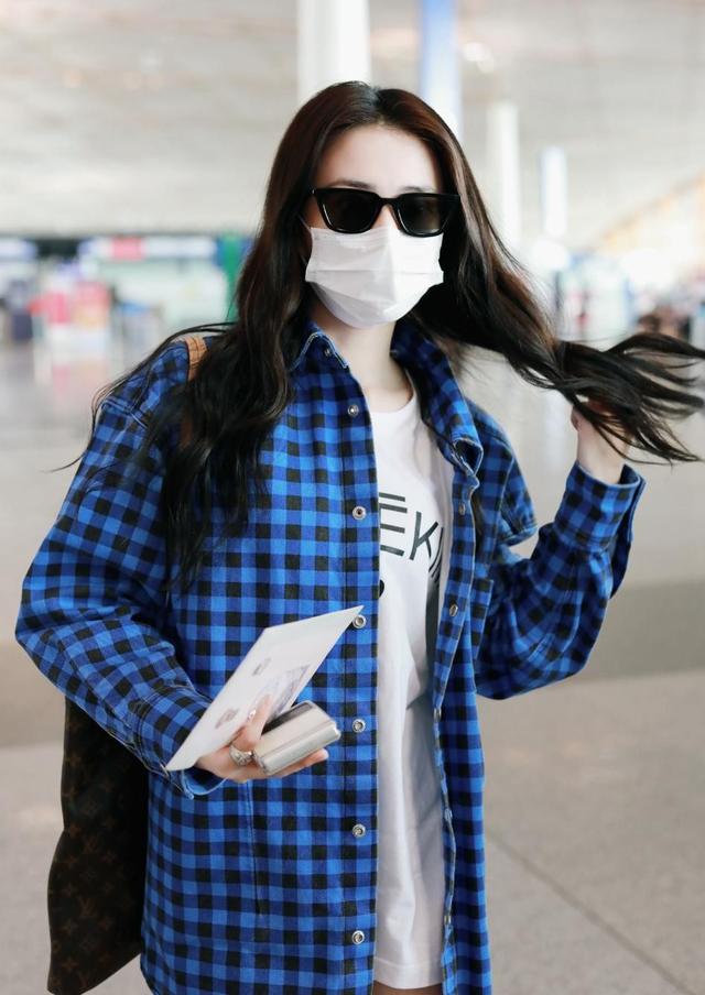 格子衬衫怎么搭配格子衬衫怎么搭配外套学徐璐穿大一号