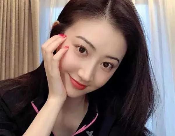 笑靥如花什么意思，笑靥如花怎么读（20位美女的笑脸就是答案）