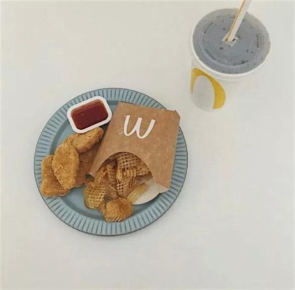 ins风简约背景，简约ins背景图（ins风格简约背景图壁纸）