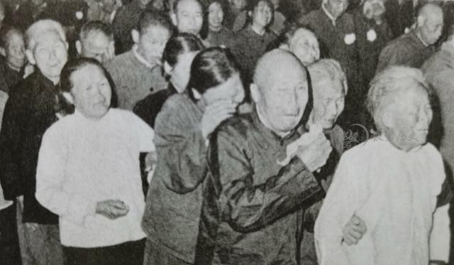 全国哀悼图片，哀悼图片大全大图（十九张毛主席逝世老照片）