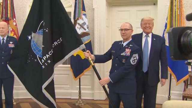 盘点世界18个最恐怖的旗帜，世界上最古老的旗帜（特朗普笑着对外公布太空部队军旗）