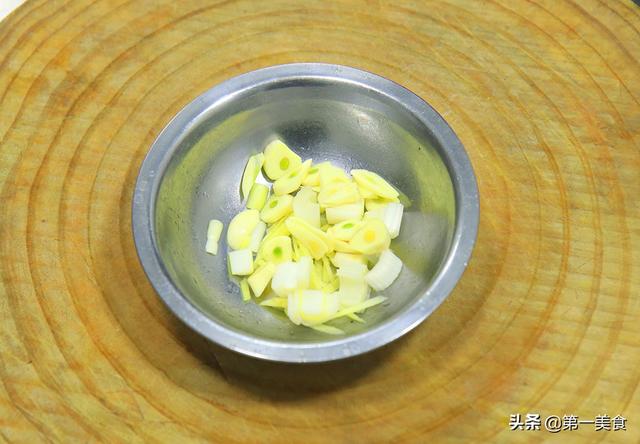 木须肉的家常做法，木须肉的家常做法图片（木须肉要不要先上浆）