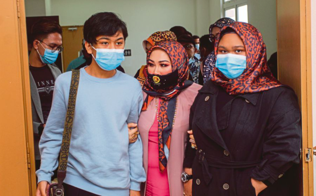 爆米花女孩280斤，爆米花 胖（马来西亚亿万富婆下嫁小23岁鲜肉助理）