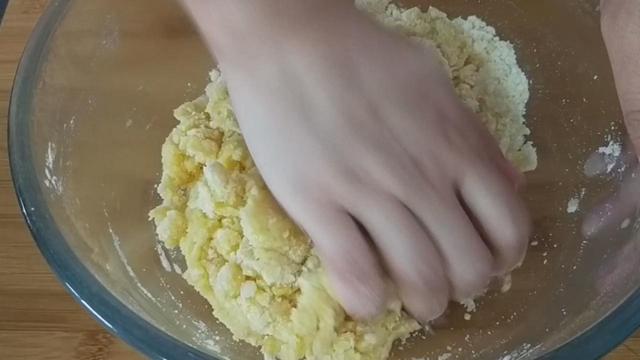 怎样在家做饼干，怎样在家做饼干简单做法（面粉里加2个鸡蛋）