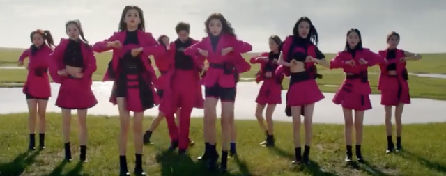 是谁在唱歌温暖了寂寞是什么歌，网友：连凤凰传奇都开跑车