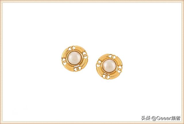 香奈儿耳钉全部款式，chanel耳钉官网怎么购买（Chanel复古耳环）