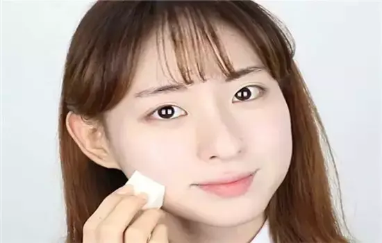 清纯学生妆教程步骤，日常学生妆教程（清纯简单学生化妆步骤）