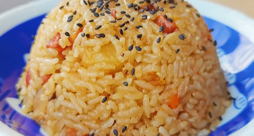 【土豆雞蛋燜米飯】做法步驟圖  一周煮3次還不過癮-起舞食譜網