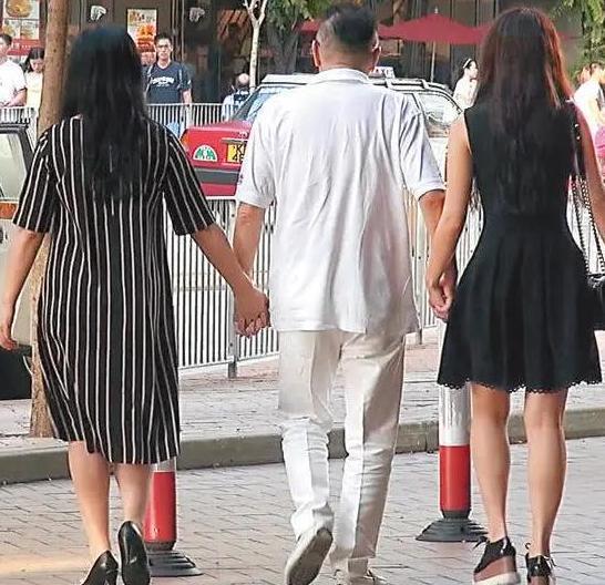 中国四大守财奴，让人哭笑不得的守财奴（5亿招女婿未果女儿只喜欢女人）