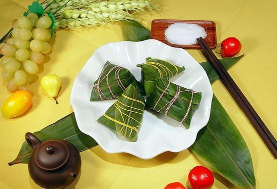 包粽子的叶子是什么植物的叶子，粽子叶是什么植物的叶子（端午百科：年年吃粽子）