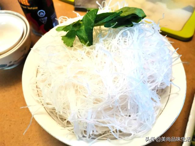 家庭简易清汤火锅底料，自制清汤火锅底料（火锅汤底用什么熬最好）