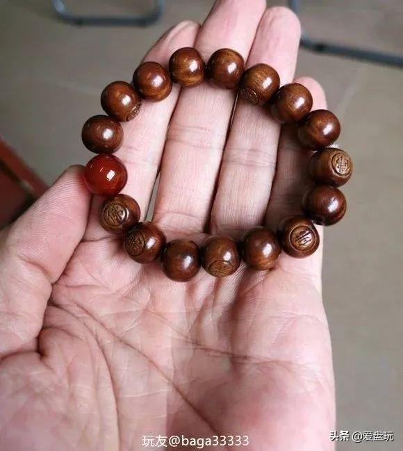 桃核手串什么样的最名贵，什么品种的桃核手串好有价值（这6种“白菜价”手串）