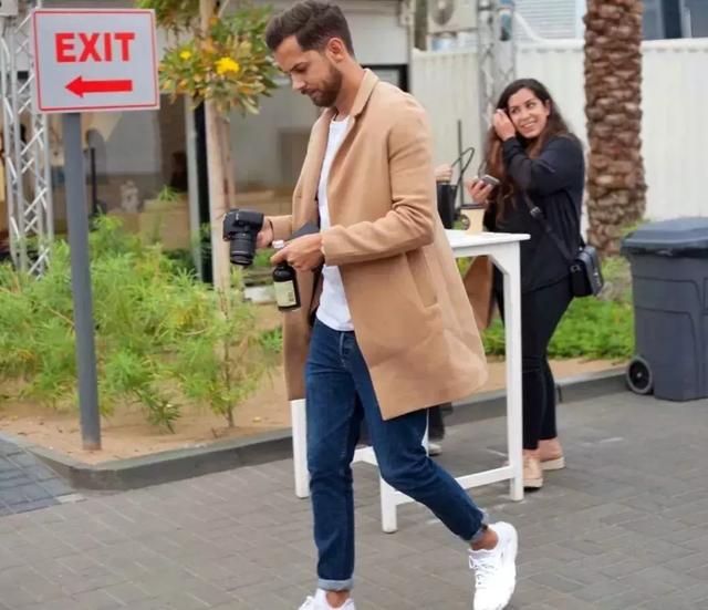 驼色是什么颜色，驼色大衣内搭什么颜色（请不要放过“驼色”）